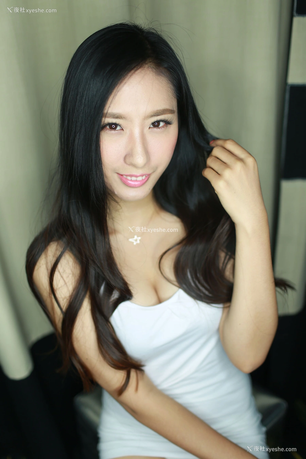 1P - 国模莉莉性感写真套图