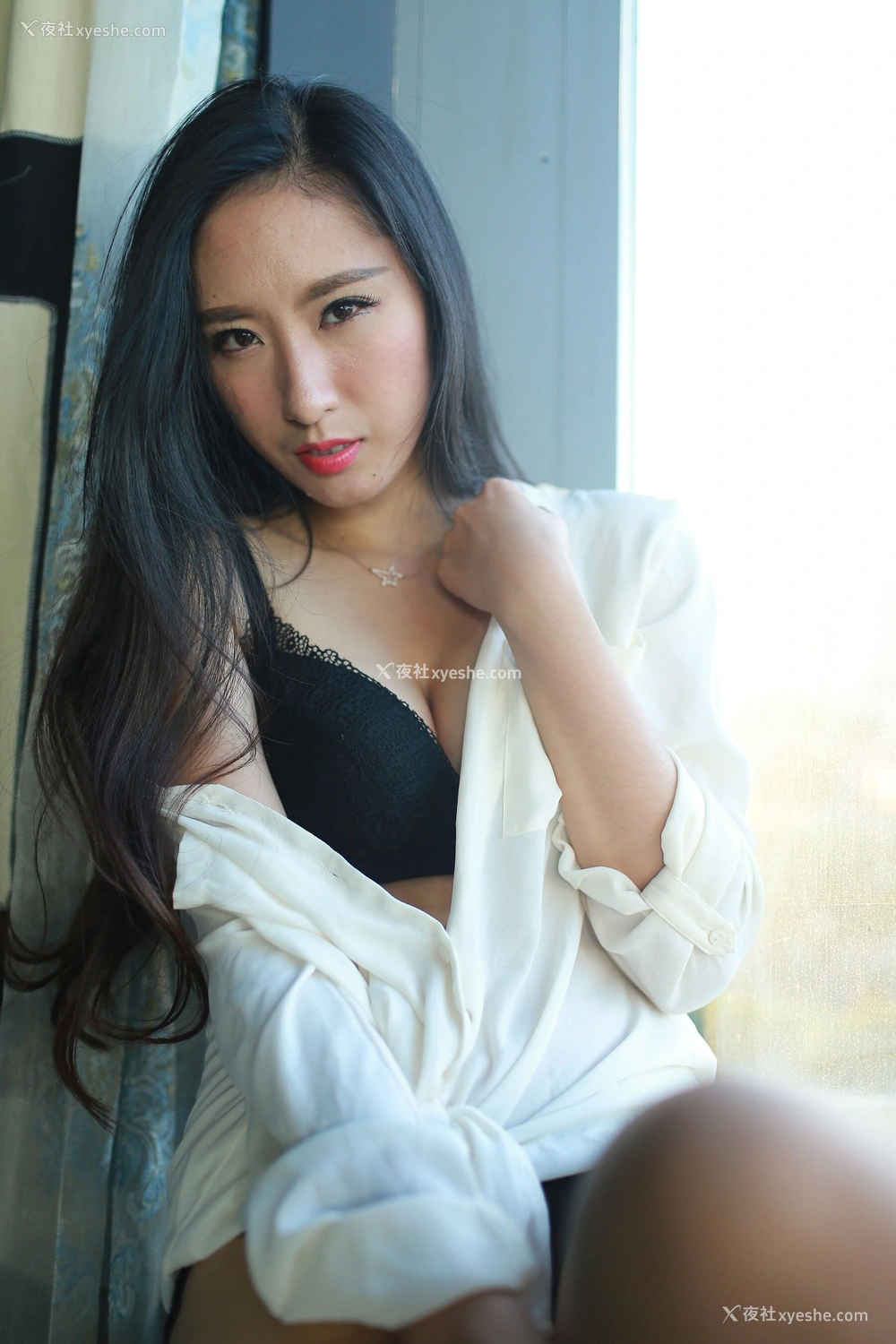 1P - 国模莉莉性感写真套图