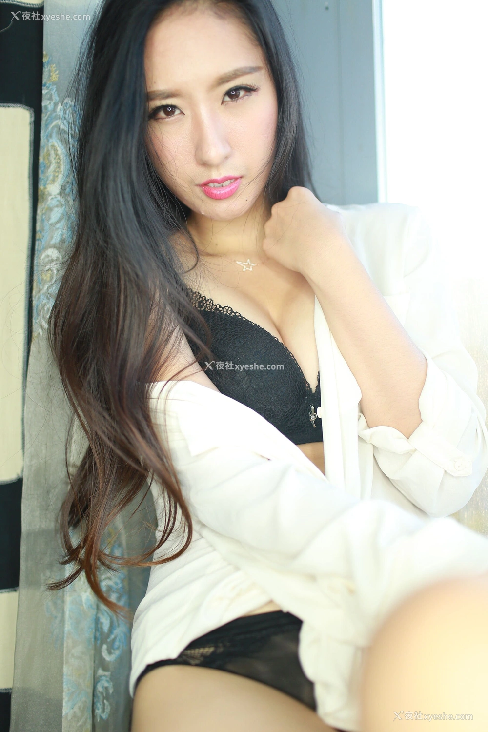 1P - 国模莉莉性感写真套图