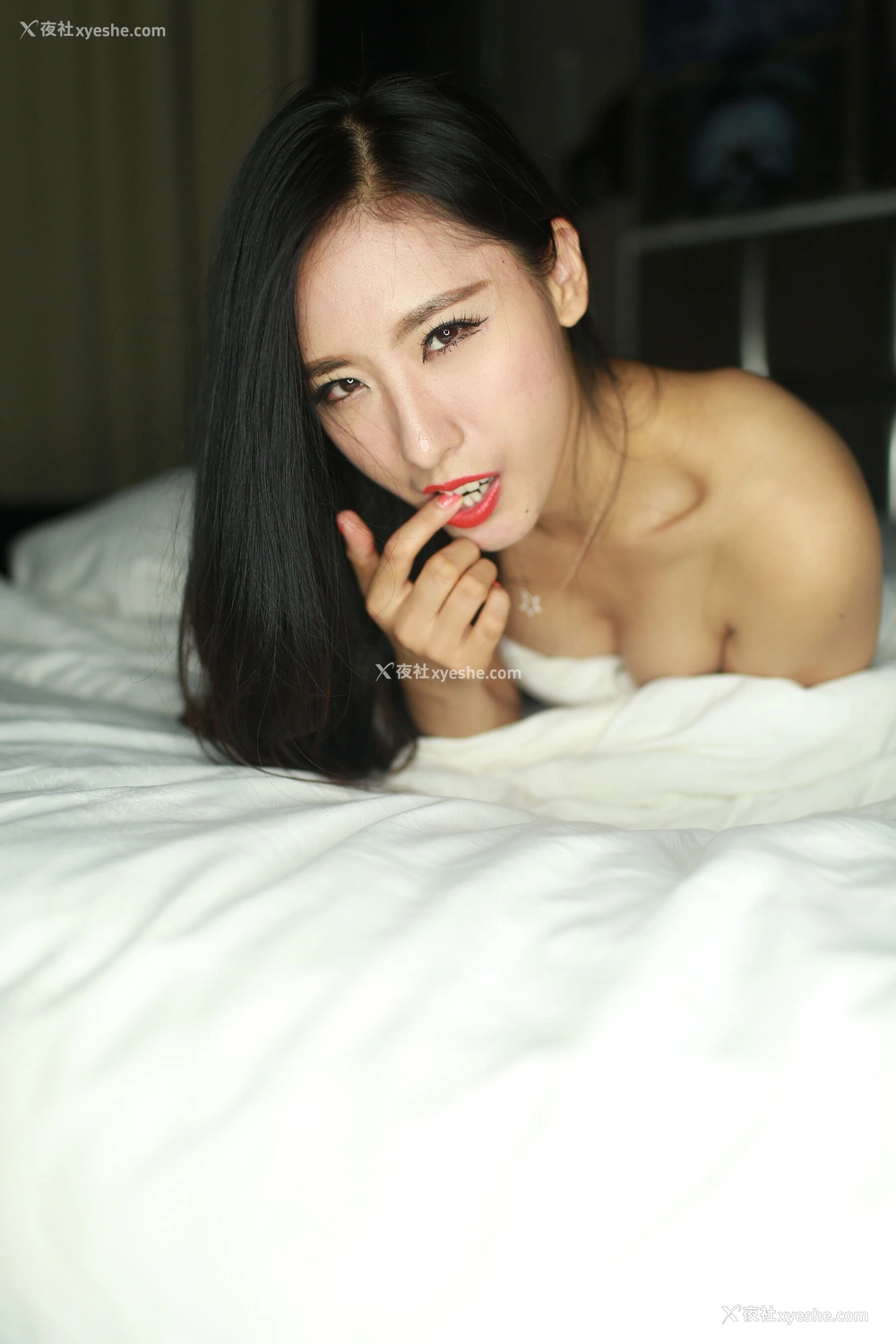 1P - 国模莉莉性感写真套图