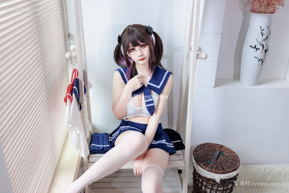 1P - 阿雪雪《连体水手服》