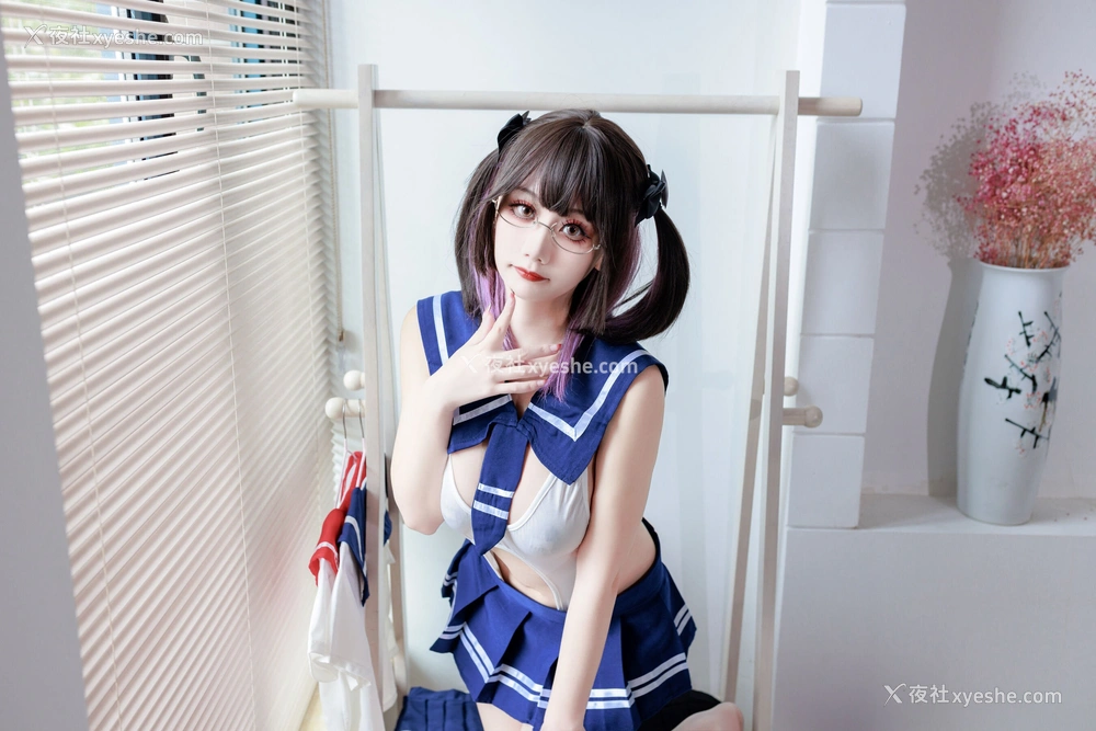 1P - 阿雪雪《连体水手服》