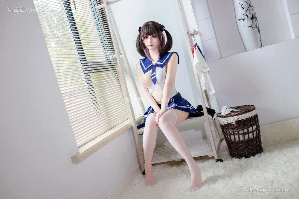 1P - 阿雪雪《连体水手服》
