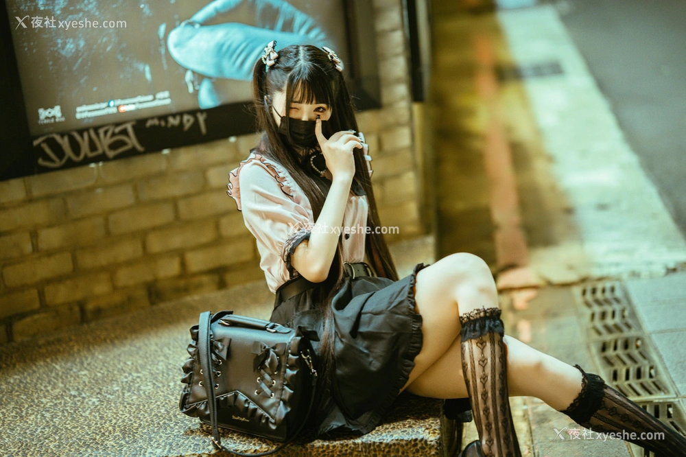 1P - 落落Raku《神待ち少女》