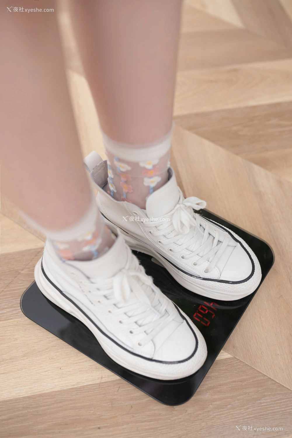 1P - 鱼子酱 一点甜 原版写真