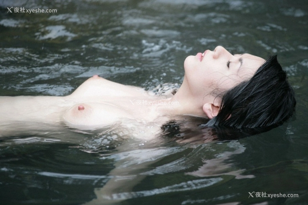 1P - 小岛可奈子《隠花な被写体》