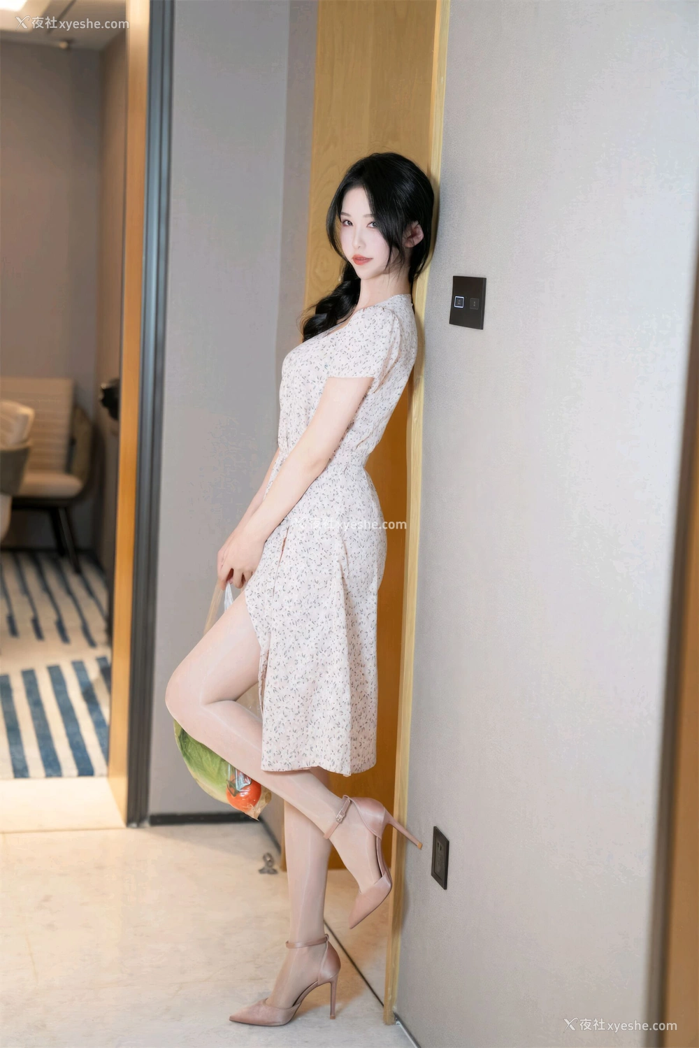 1P - 抖娘·利世《保姆与土豪瘫痪老头的不雅行为》