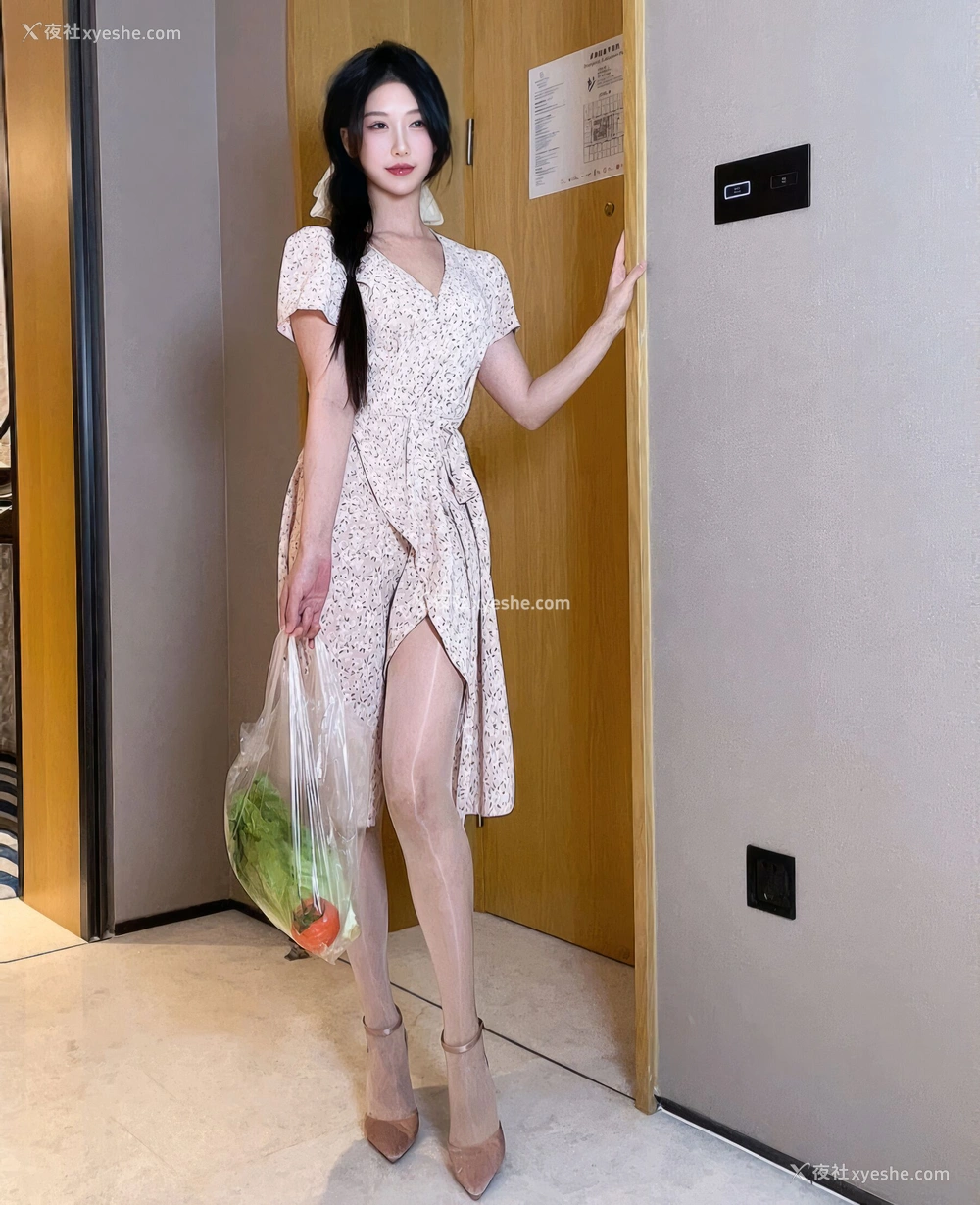 1P - 抖娘·利世《保姆与土豪瘫痪老头的不雅行为》