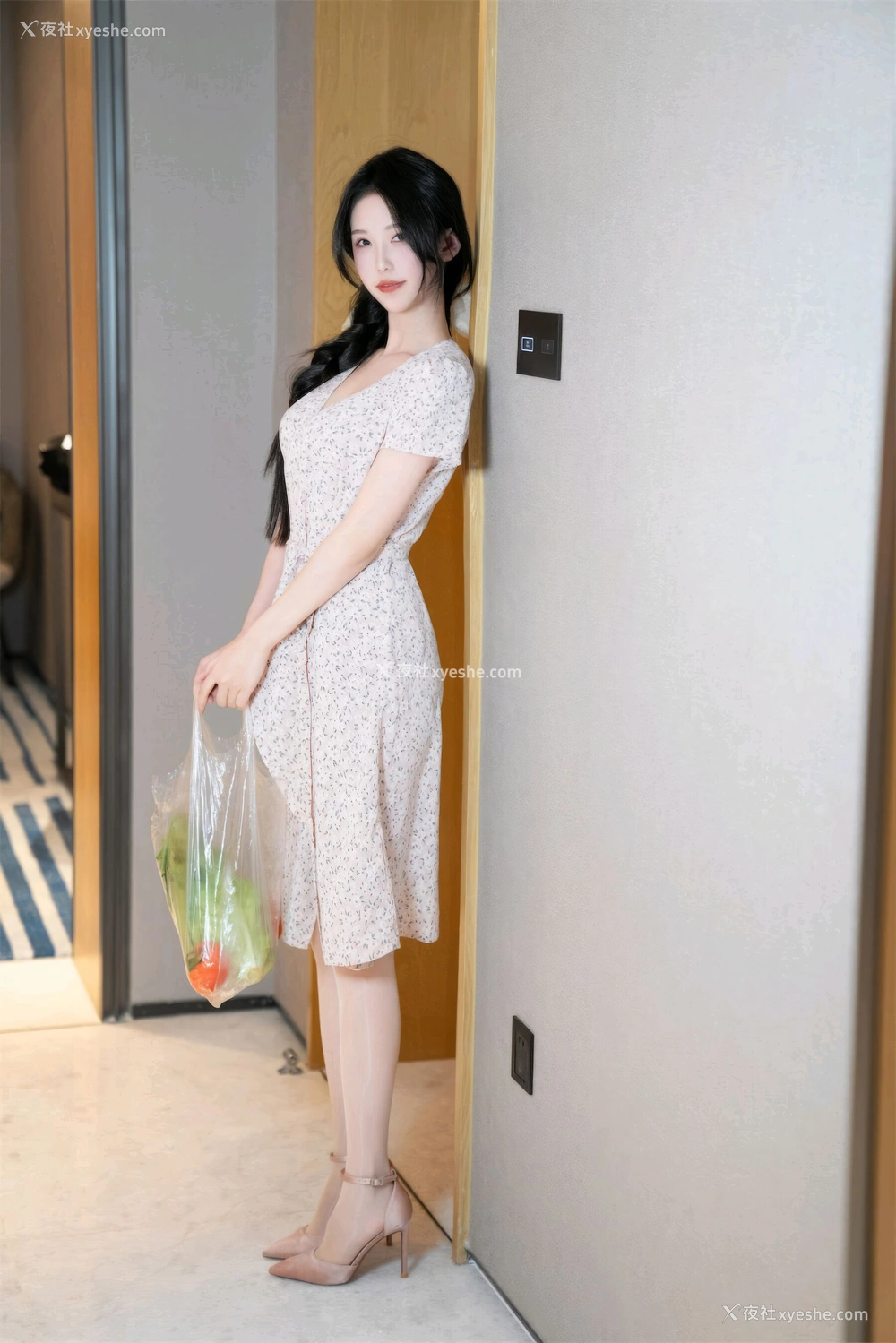 1P - 抖娘·利世《保姆与土豪瘫痪老头的不雅行为》