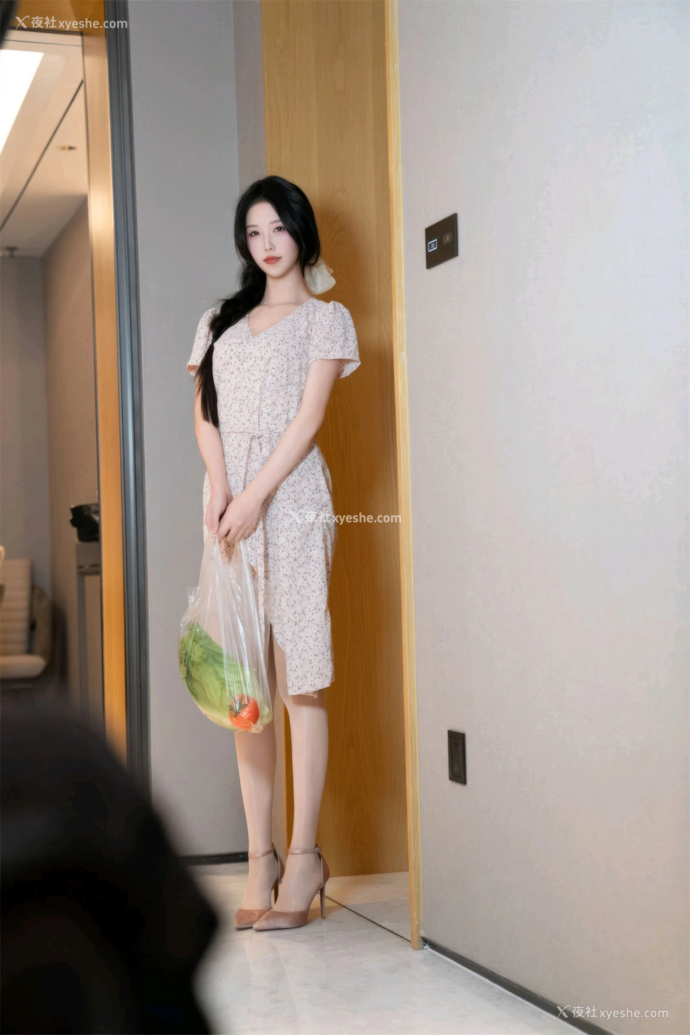 1P - 抖娘·利世《保姆与土豪瘫痪老头的不雅行为》