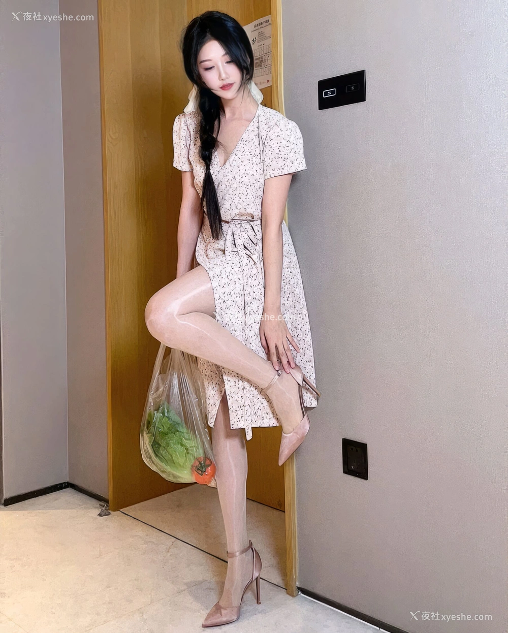 1P - 抖娘·利世《保姆与土豪瘫痪老头的不雅行为》