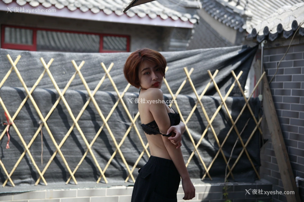 1P - 国模季小美（黄丽霞）大尺度人体私拍套图
