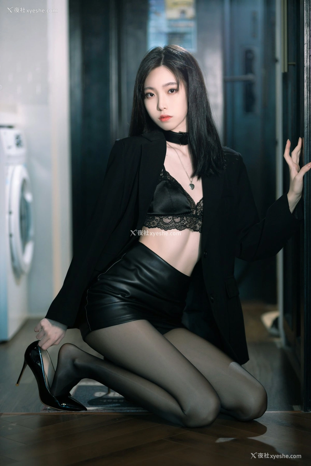 1P - 许岚LAN – 黑丝西装
