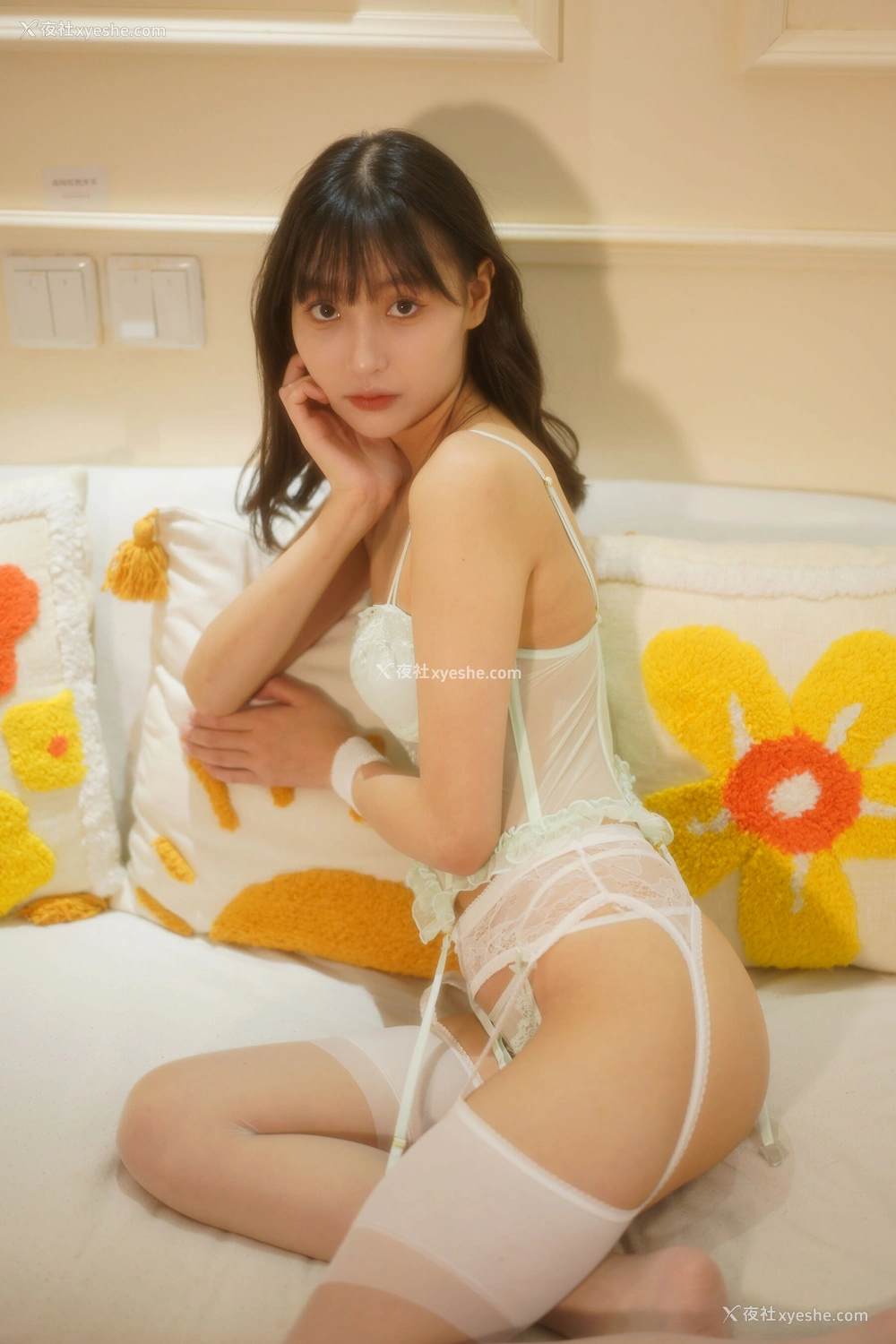 1P - 国模铃兰人体私拍套图
