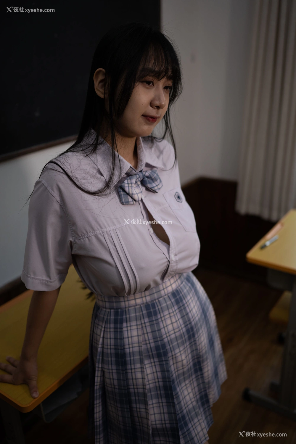 1P - 国模浅安安人体私拍套图
