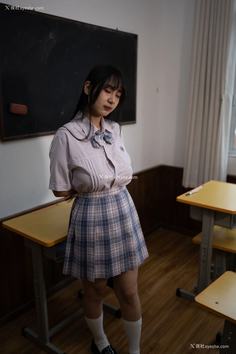 1P - 国模浅安安人体私拍套图