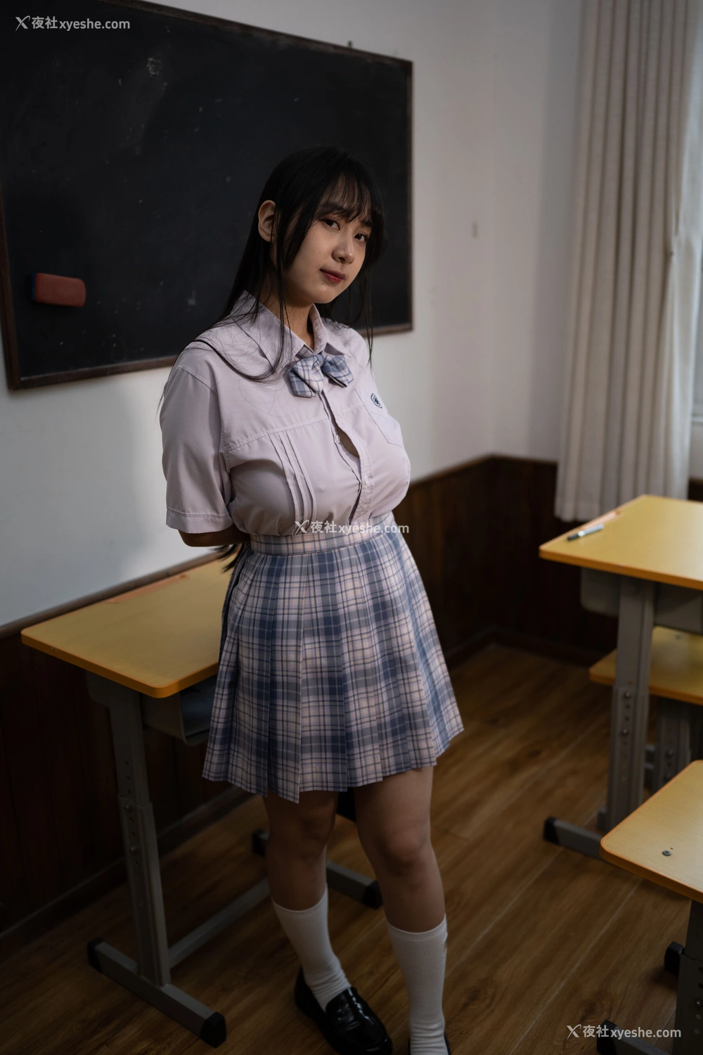 1P - 国模浅安安人体私拍套图
