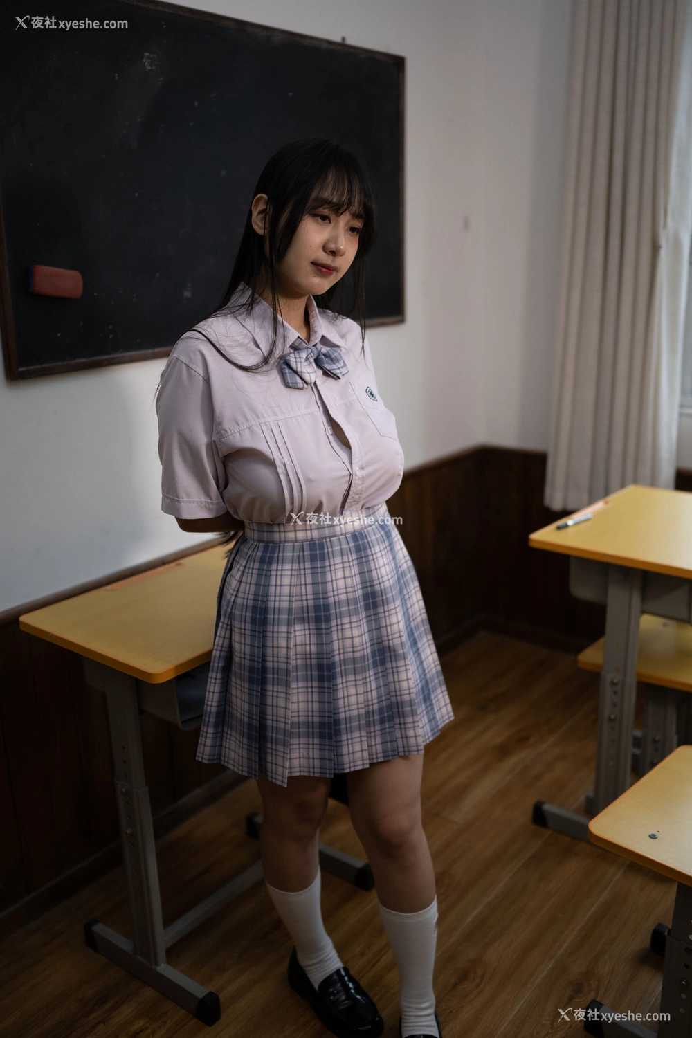 1P - 国模浅安安人体私拍套图