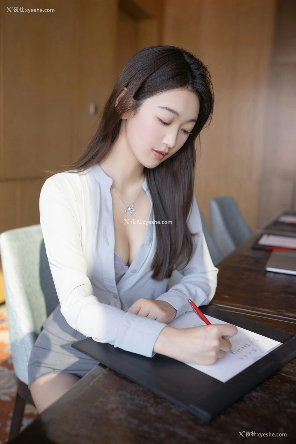 1P - 秀人网极品嫩模唐安琪会议室打赏图