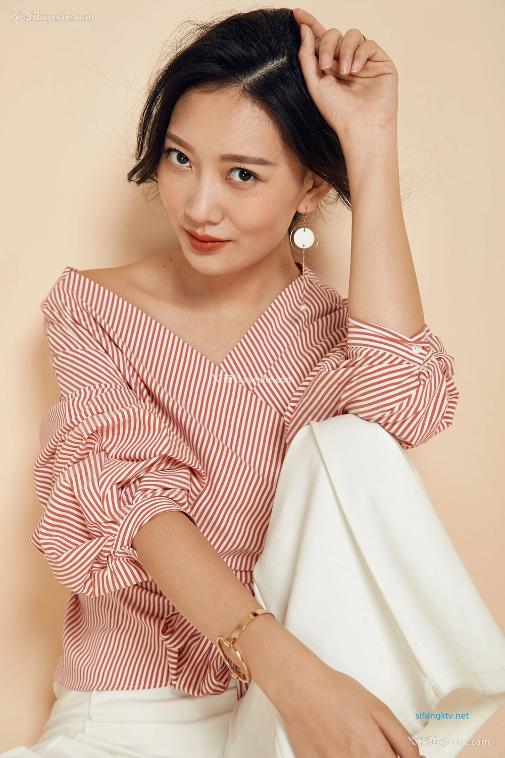 1P - 内地女演员曹成方子性感透点写真