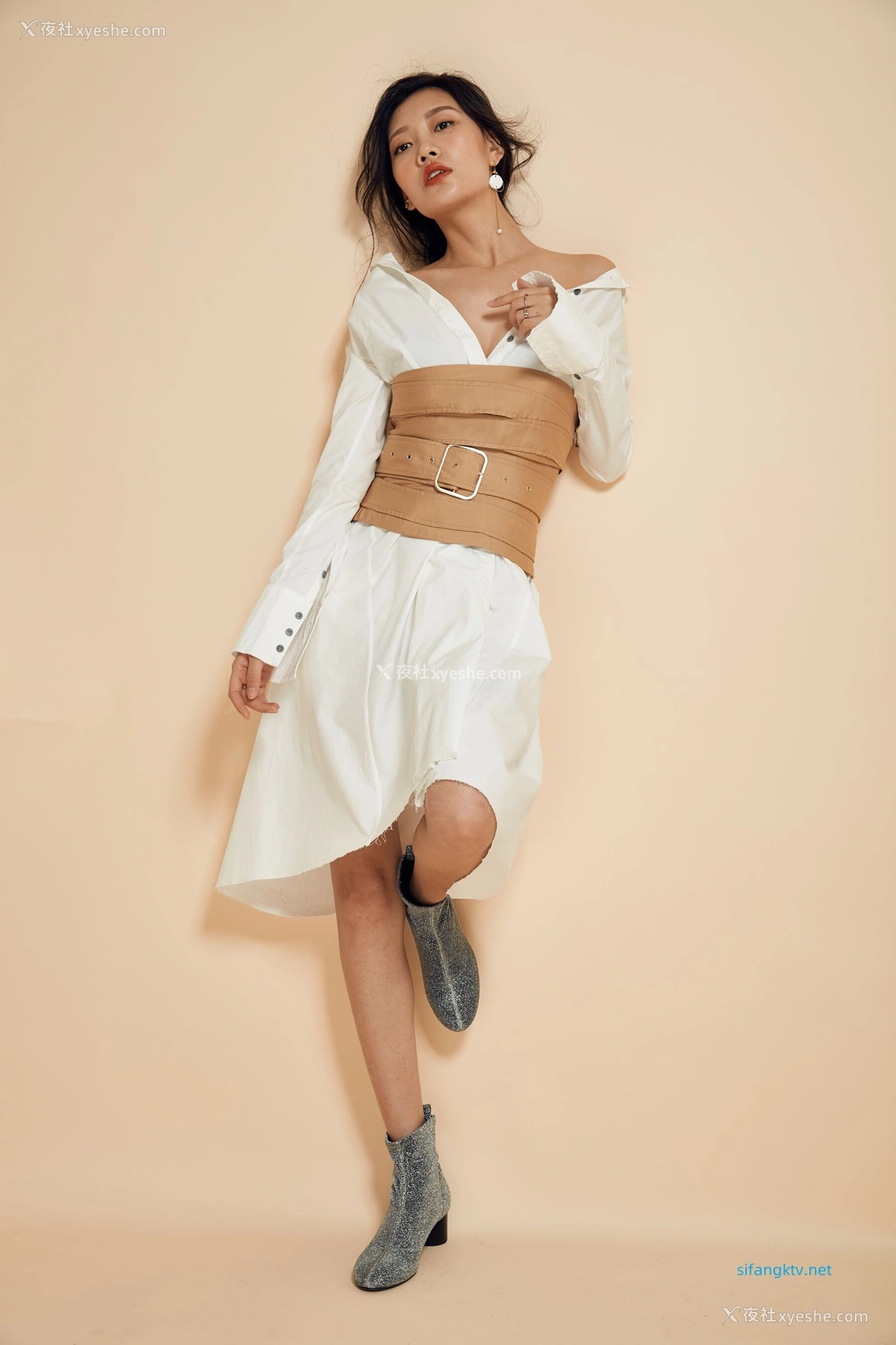 1P - 内地女演员曹成方子性感透点写真