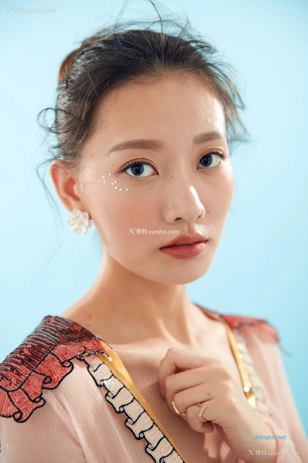 1P - 内地女演员曹成方子性感透点写真