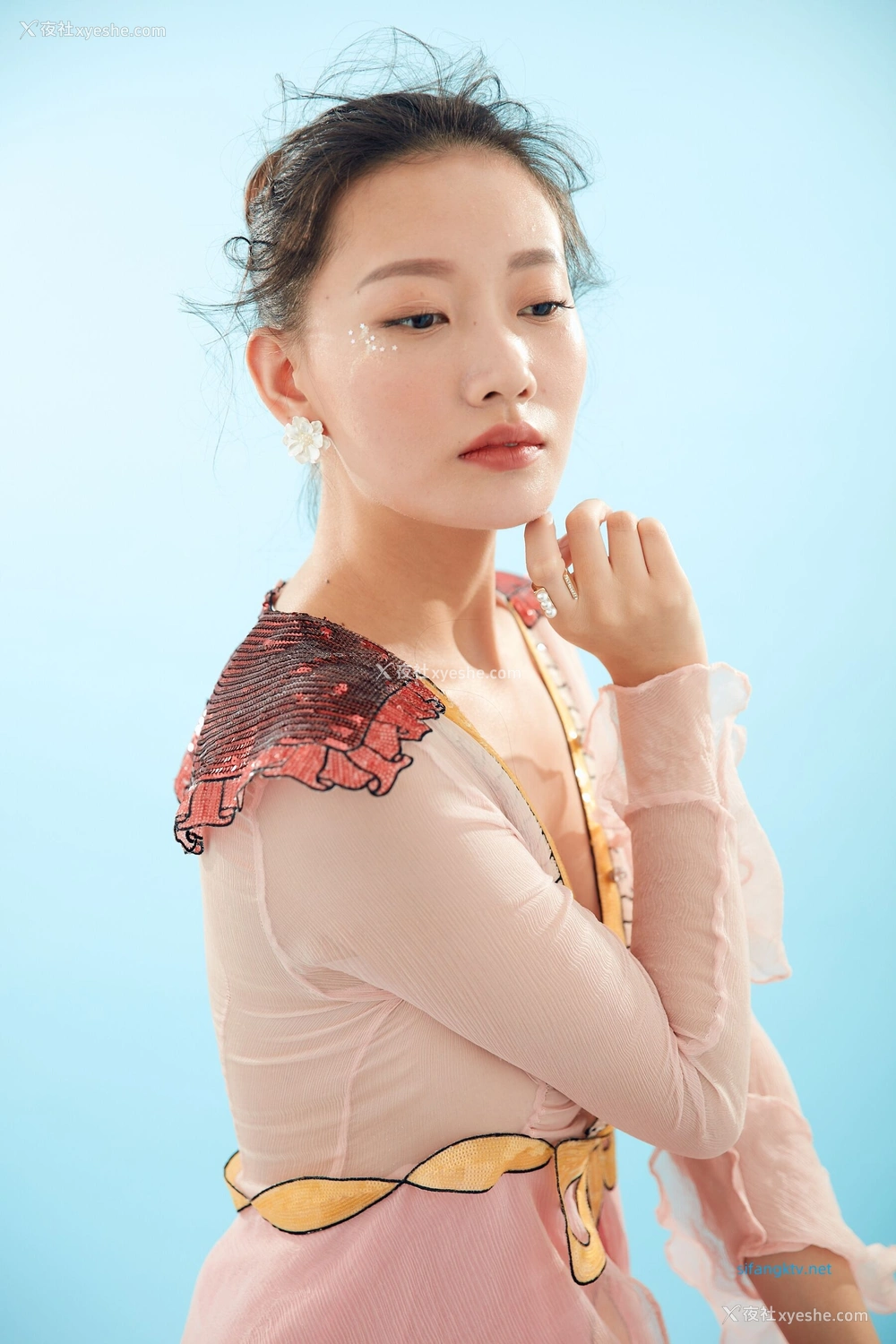 1P - 内地女演员曹成方子性感透点写真