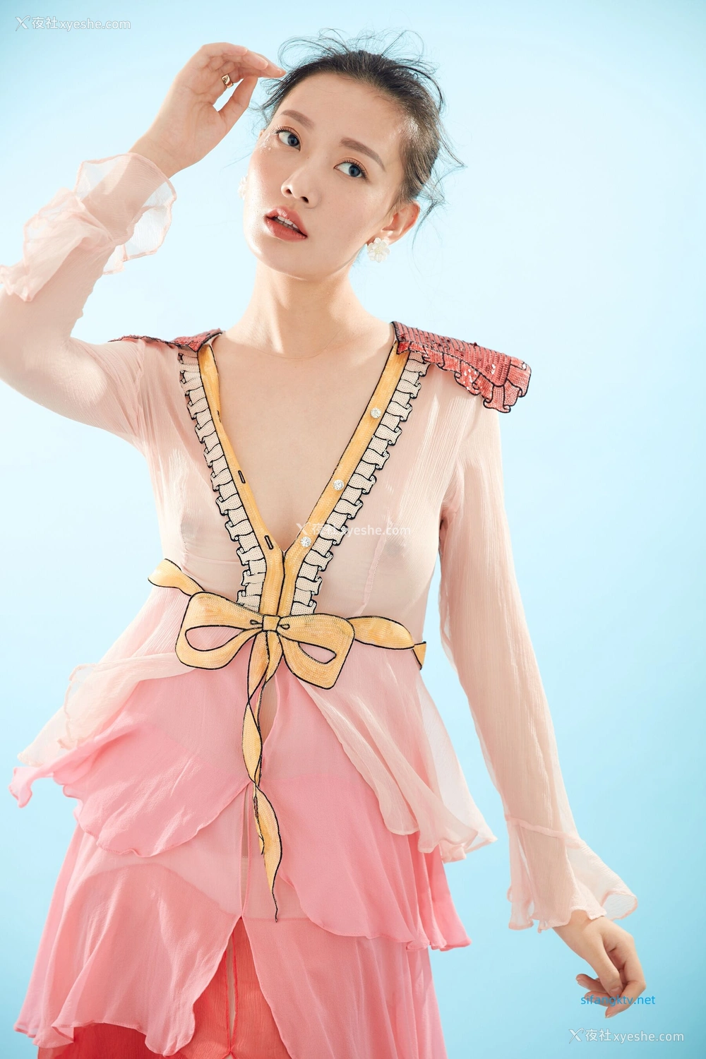 1P - 内地女演员曹成方子性感透点写真