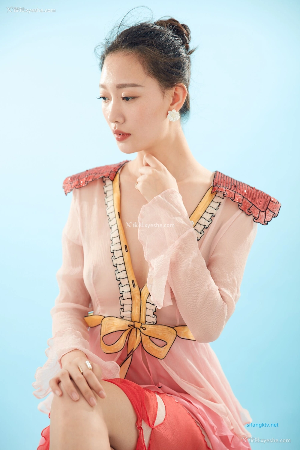 1P - 内地女演员曹成方子性感透点写真
