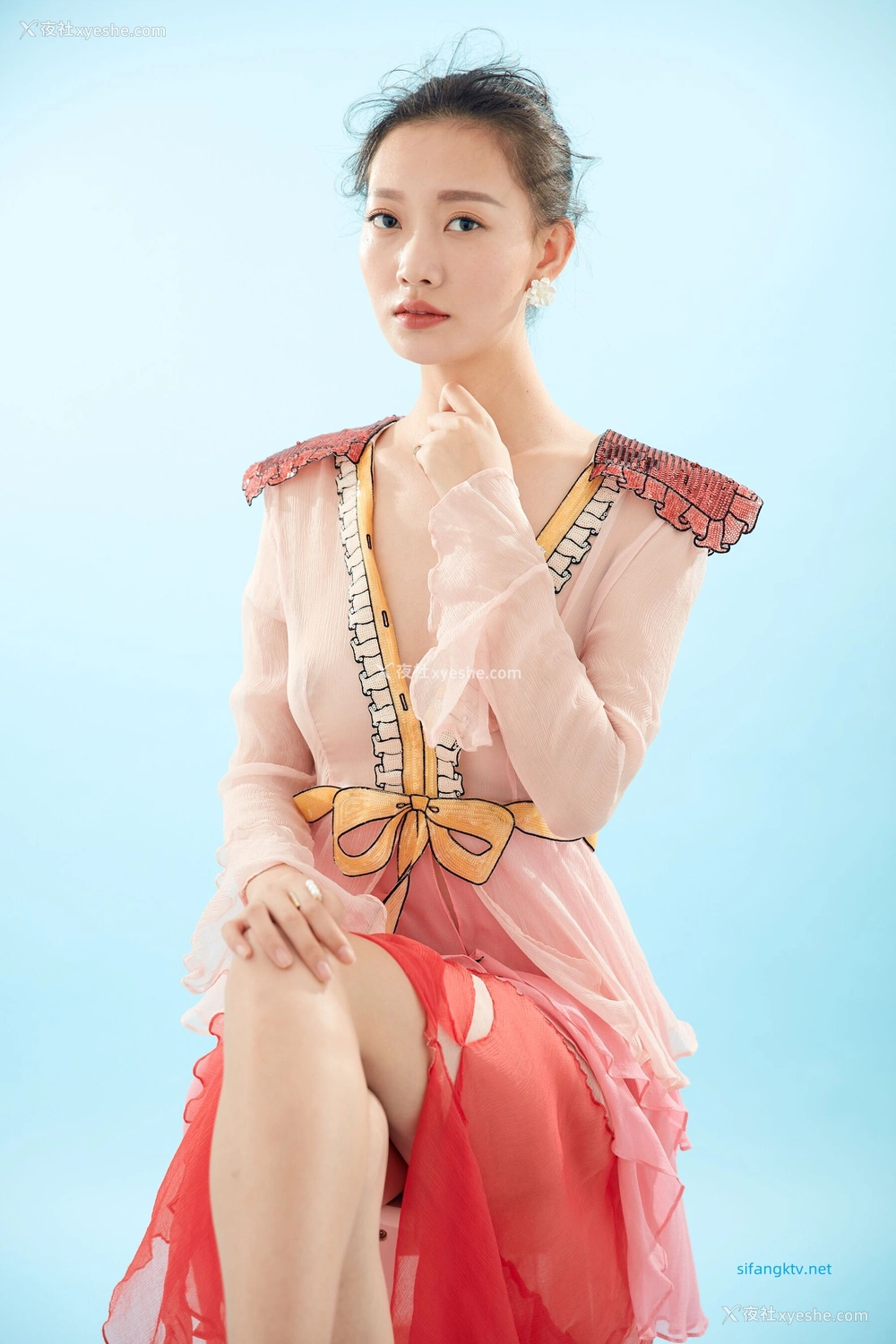 1P - 内地女演员曹成方子性感透点写真