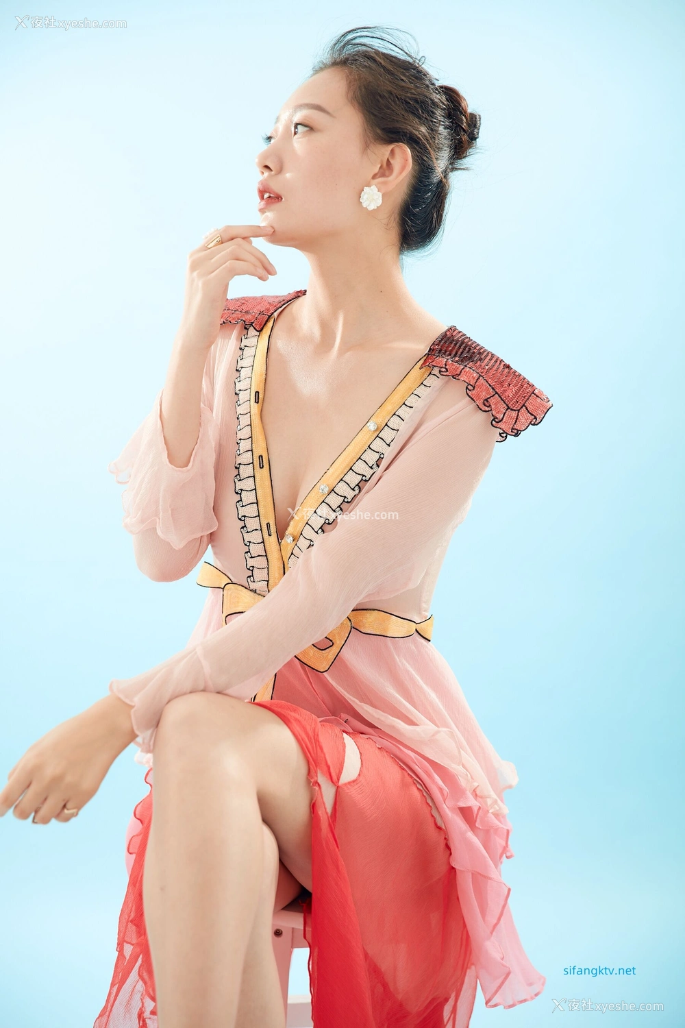 1P - 内地女演员曹成方子性感透点写真