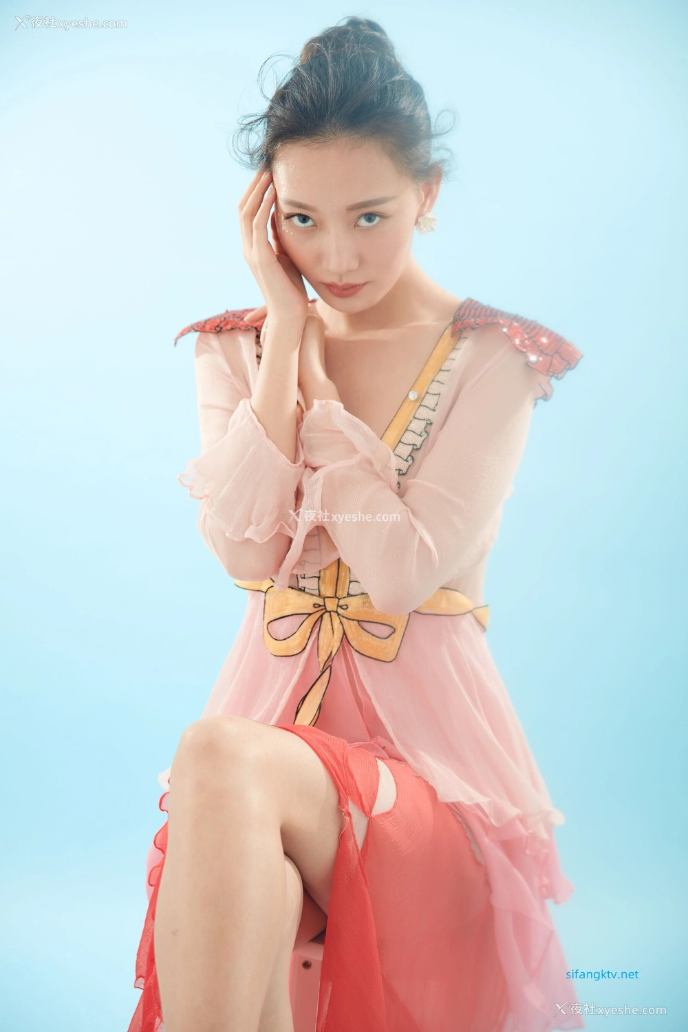 1P - 内地女演员曹成方子性感透点写真
