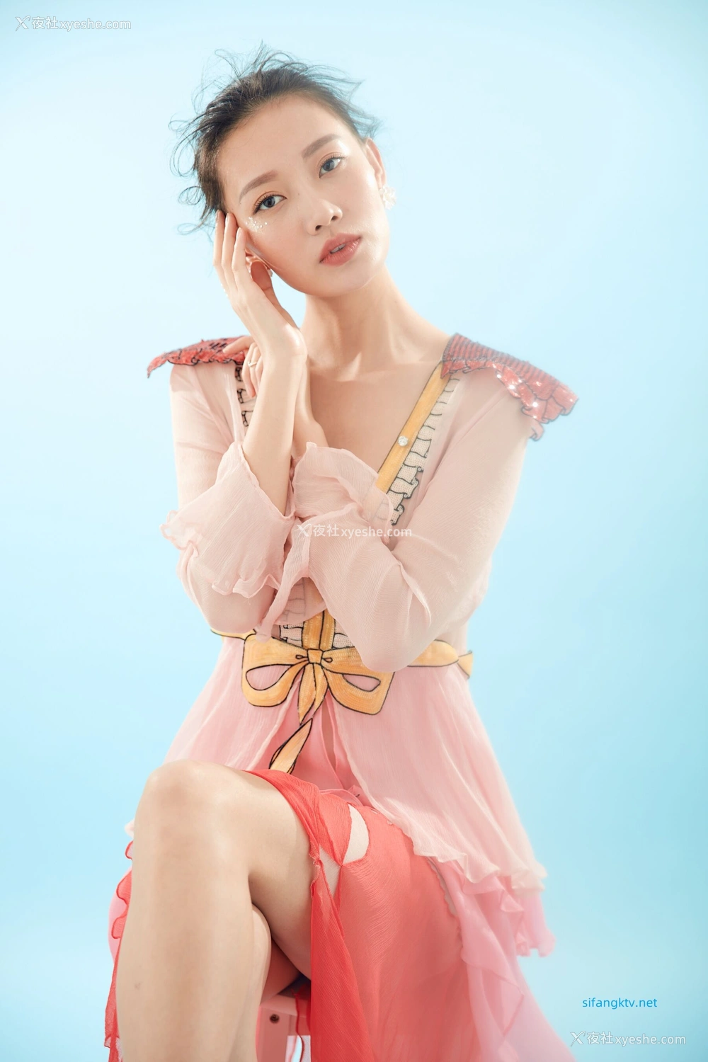 1P - 内地女演员曹成方子性感透点写真