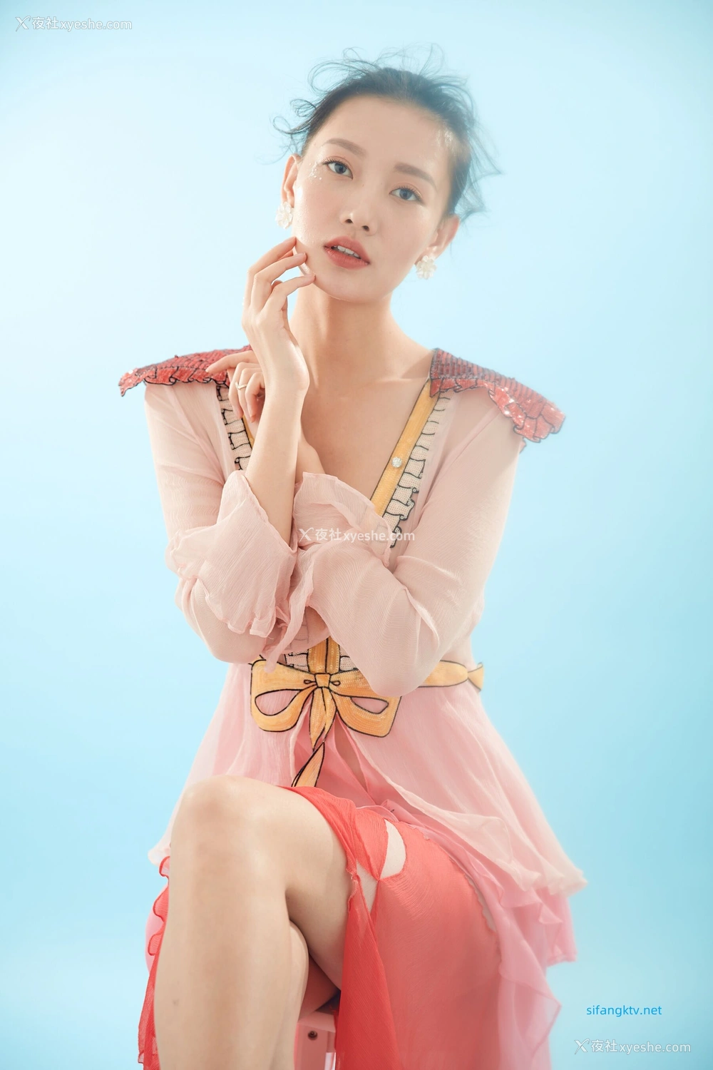 1P - 内地女演员曹成方子性感透点写真