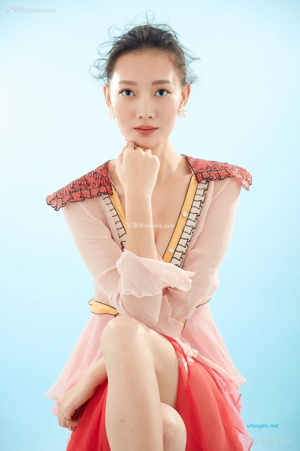 1P - 内地女演员曹成方子性感透点写真