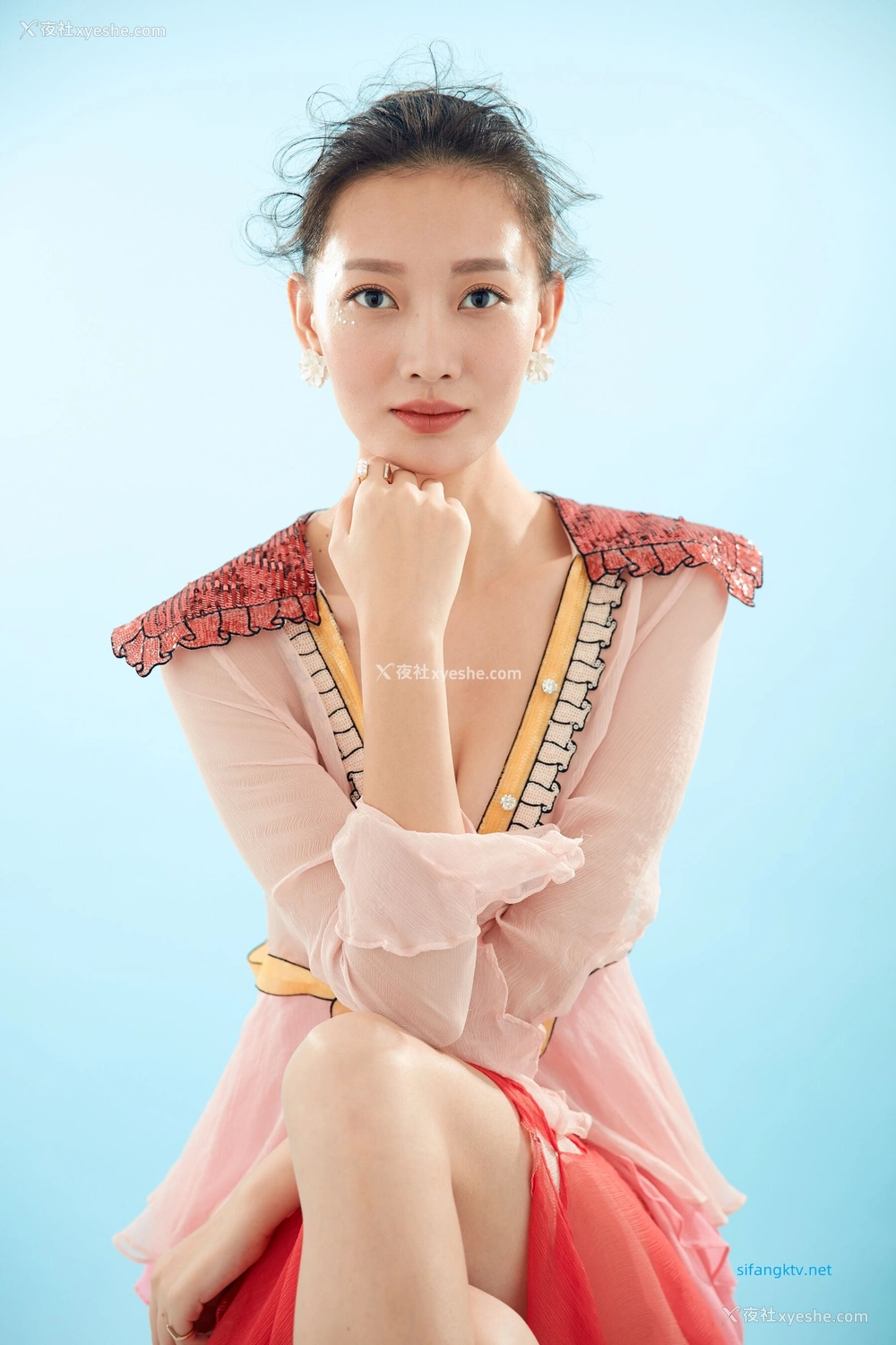 1P - 内地女演员曹成方子性感透点写真