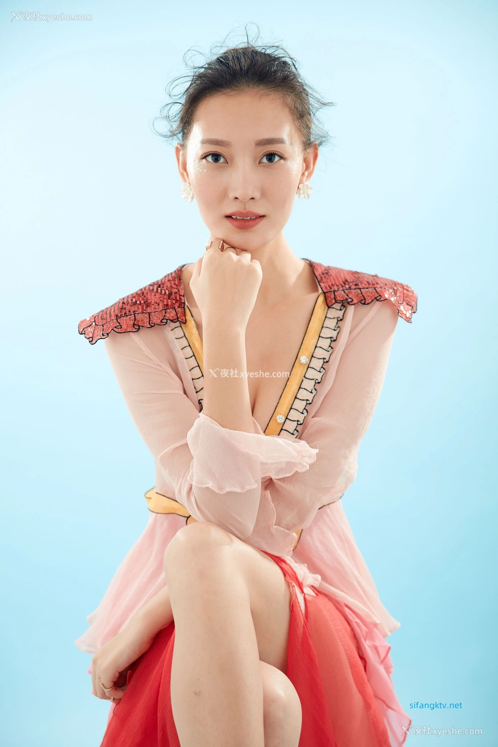 1P - 内地女演员曹成方子性感透点写真