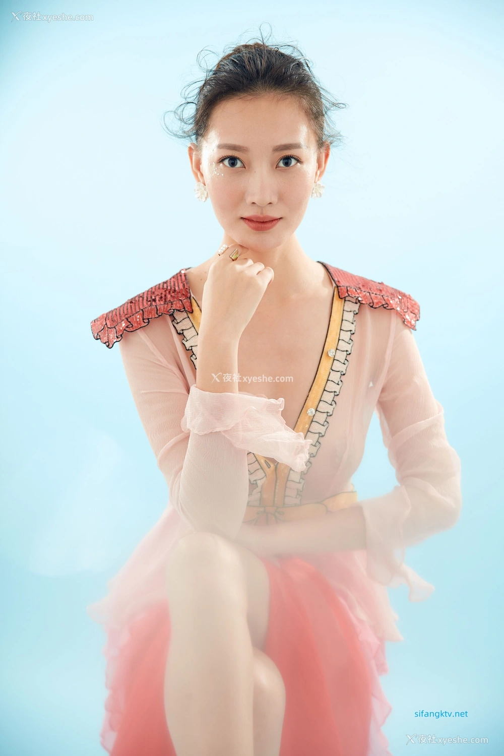 1P - 内地女演员曹成方子性感透点写真