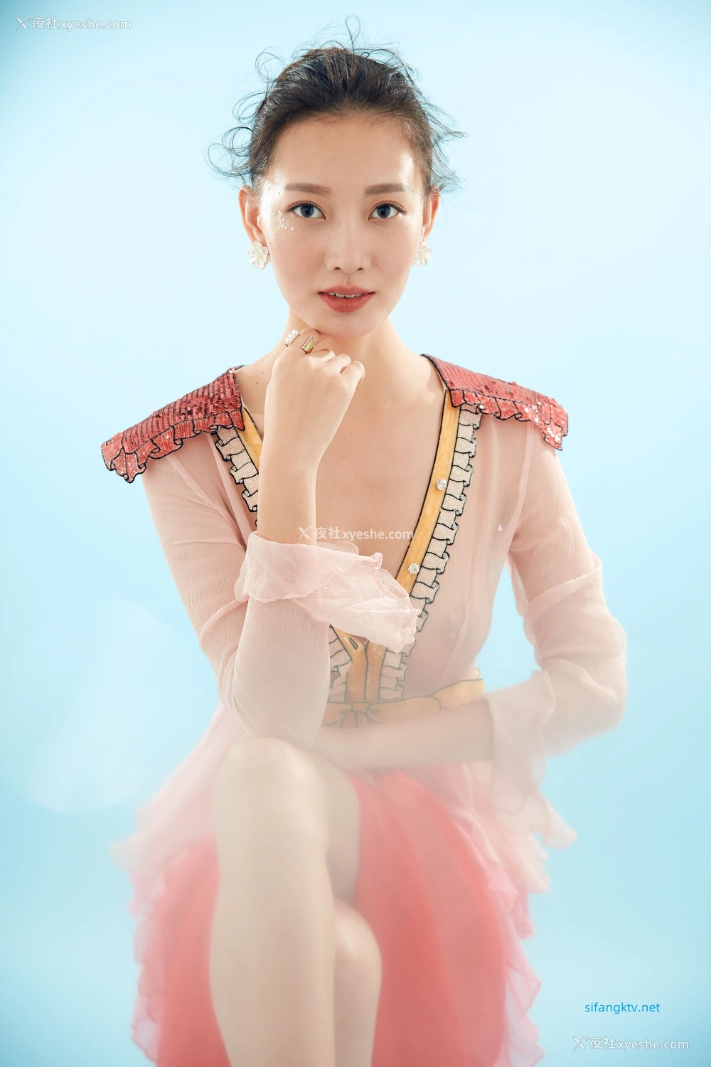 1P - 内地女演员曹成方子性感透点写真