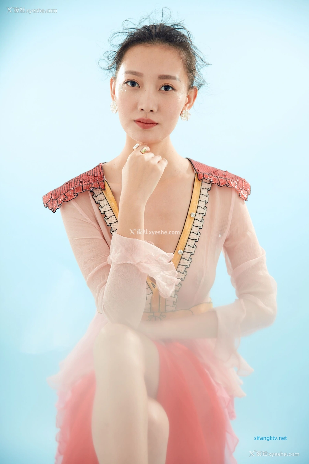 1P - 内地女演员曹成方子性感透点写真