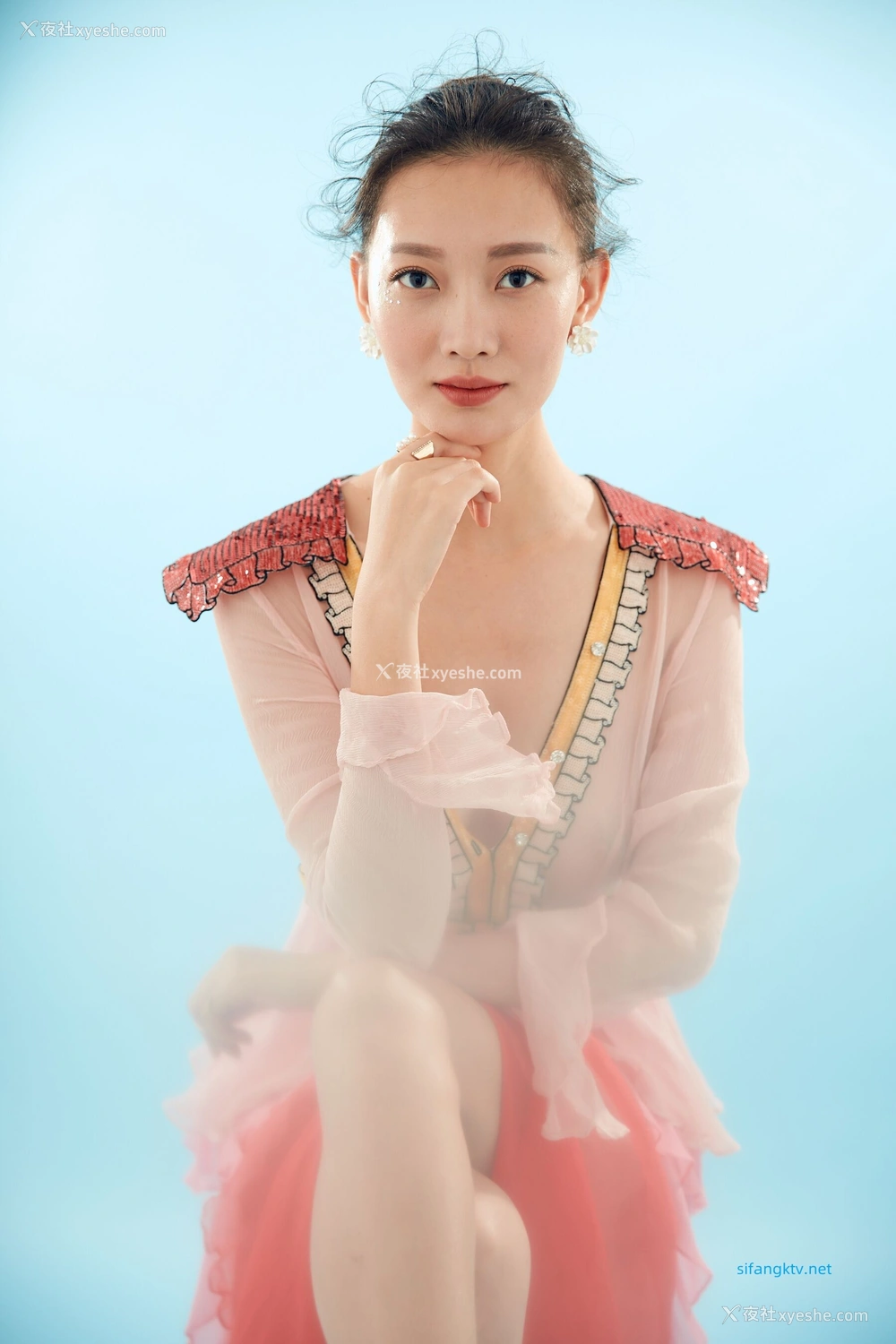 1P - 内地女演员曹成方子性感透点写真