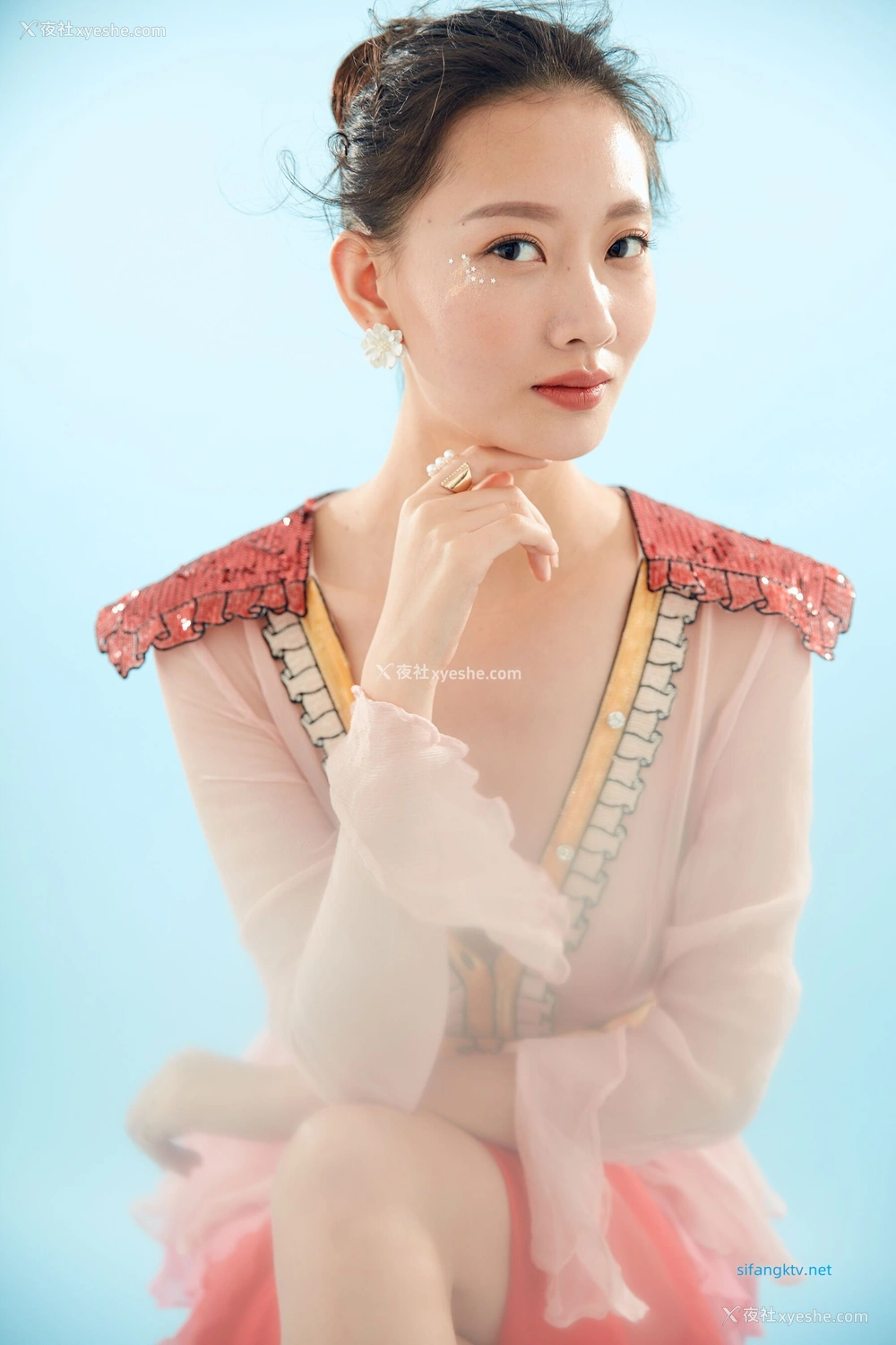 1P - 内地女演员曹成方子性感透点写真
