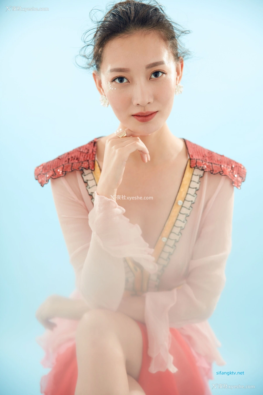 1P - 内地女演员曹成方子性感透点写真