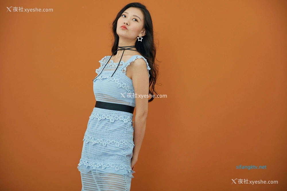 1P - 内地女演员曹成方子性感透点写真