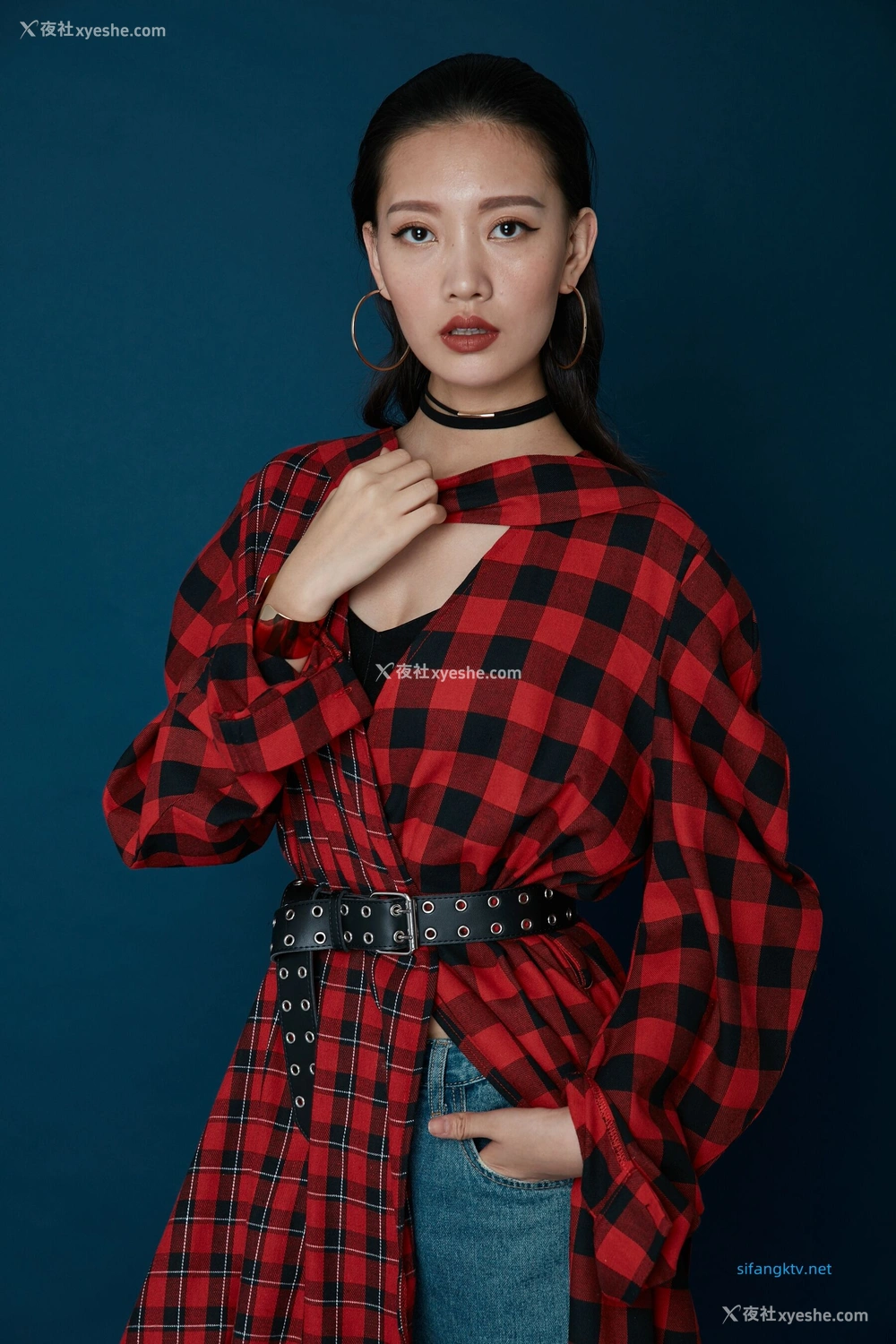 1P - 内地女演员曹成方子性感透点写真