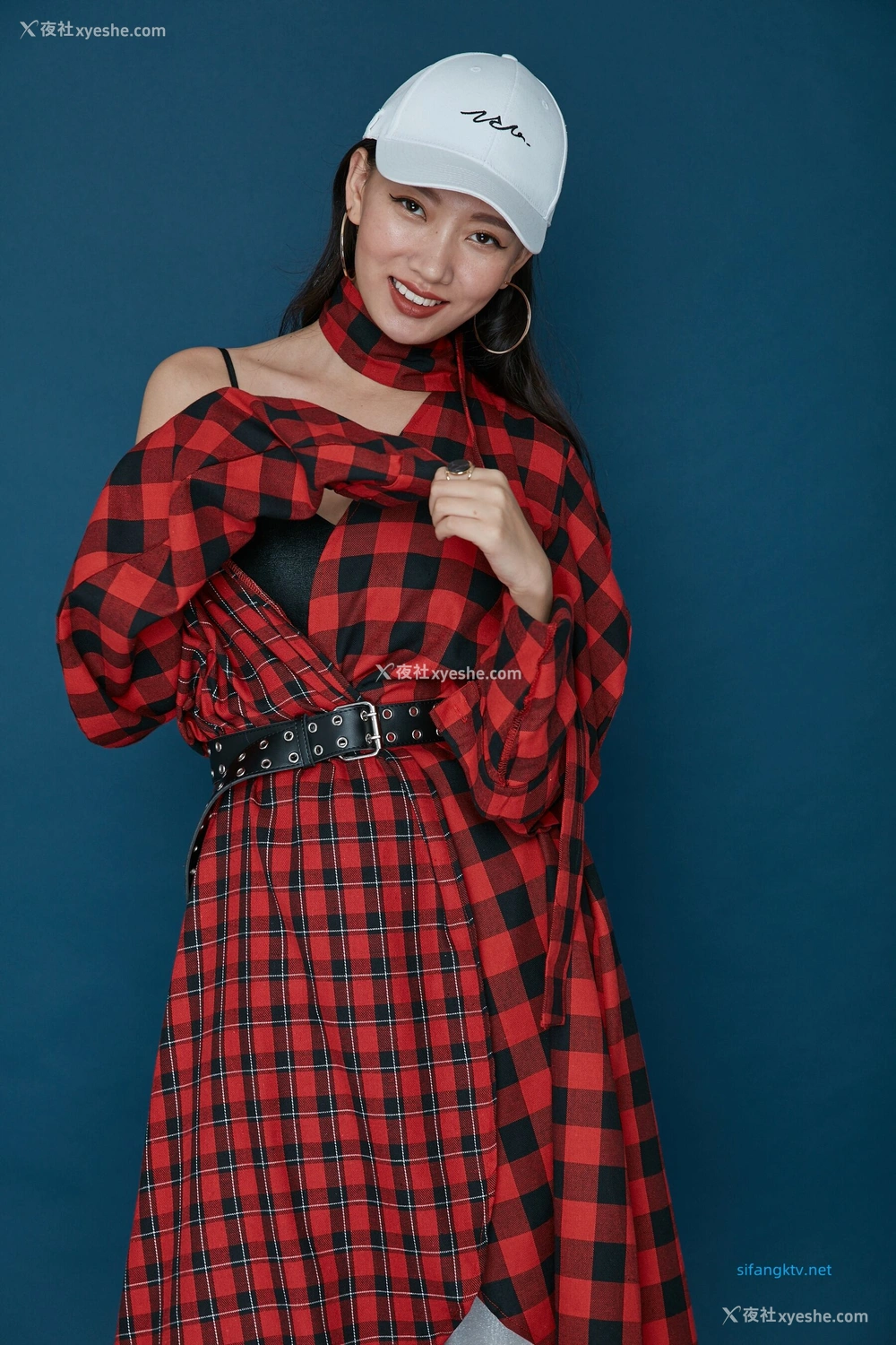 1P - 内地女演员曹成方子性感透点写真