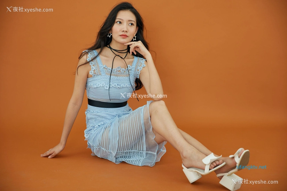 1P - 内地女演员曹成方子性感透点写真