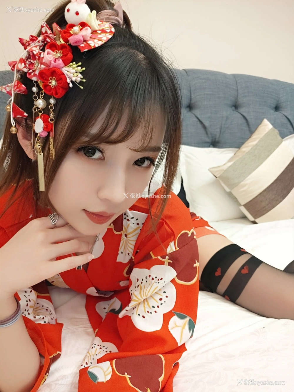1P - 小女巫露娜 – 和服桃心黑色长筒袜