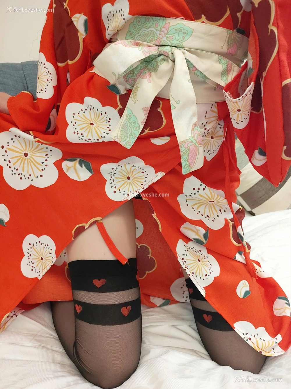 1P - 小女巫露娜 – 和服桃心黑色长筒袜