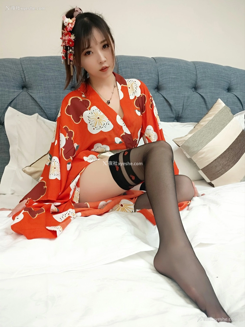 1P - 小女巫露娜 – 和服桃心黑色长筒袜